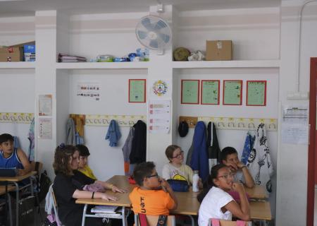 L'Ajuntament instal·la ventiladors a les escoles per millorar el benestar i el confort tèrmic de l'alumnat amb l'objectiu de mitigar l'impacte del canvi climàtic als centres educatius públics