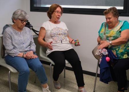 En marxa un espai d'acompanyament a les persones grans que viuen soles en el marc del programa integral del barri de les Planes