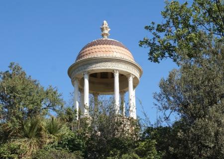 El templet del llac romàntic, un dels elements restaurat al parc de Torreblanca