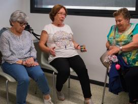 En marxa un espai d'acompanyament a les persones grans que viuen soles en el marc del programa integral del barri de les Planes