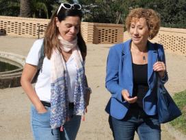 La presidenta del Consell Comarcal del Baix Llobregat, Eva M. Martínez, i l'alcaldessa de Sant Joan Despí, Belén García, en una visita institucional a les obres del parc de Torreblanca