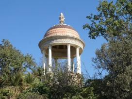 El templet del llac romàntic, un dels elements restaurat al parc de Torreblanca