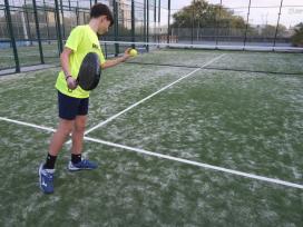 Nova gespa a les pistes de pàdel de Tennis Despí