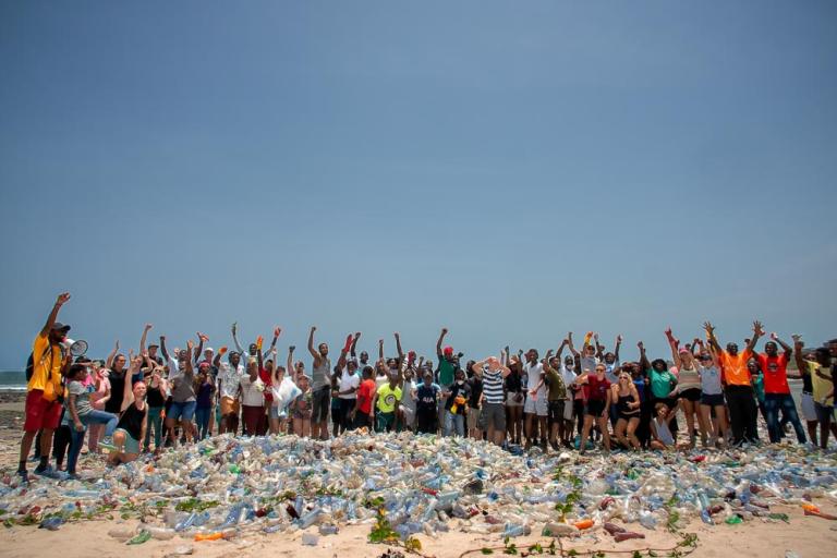 Cafè col·loqui: 'Plastic punch: la lluita contra el plàstic a Ghana'