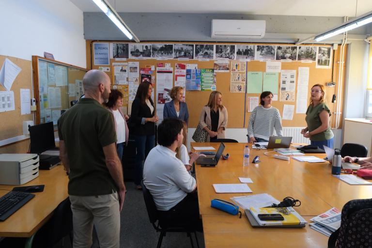 La consellera d'Educació, Esther Niubó, i l'alcaldessa Belén García han visitat l'institut Jaume Salvador i Pedrol