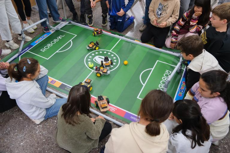 Sant Joan Despí acosta infants i joves a la ciència a través de l’observació i l’experimentació