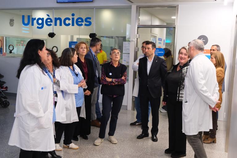 La consellera de Salut, Olga Pané, i l'alcaldessa de Sant Joan Despí, Belén García, durant la visita a la remodelació de l'hospital