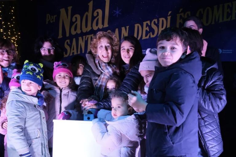 Imatge de l'encesa dels llums de Nadal al barri Centre