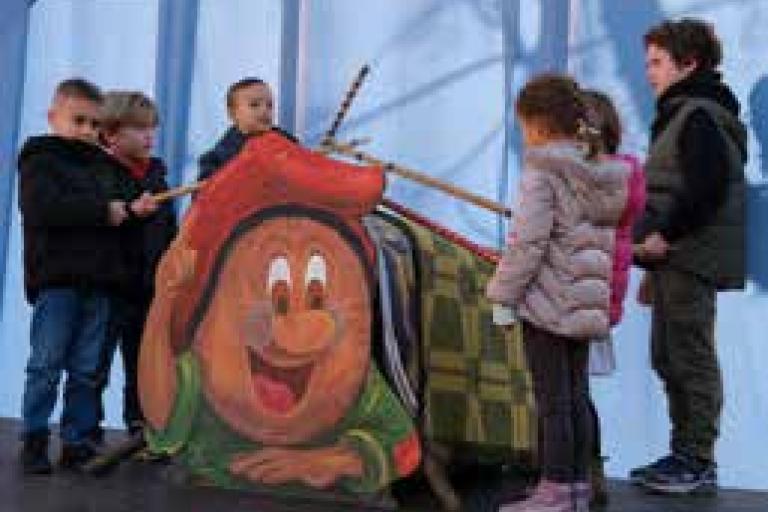 Tió de Nadal popular barri Centre