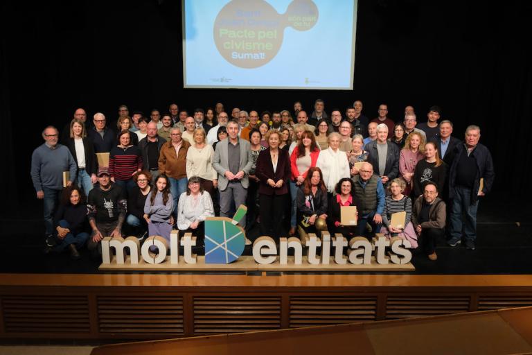 Imatge de l'acte de lliurament de convenis a les entitats