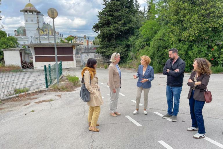L'alcaldessa de Sant Joan Despí, Belén García, i els tinents d'Alcaldia José Carlos García Romero i Judith Riera, durant una visita a les antigues instal·lacions de l'antiga Gallina Blanca