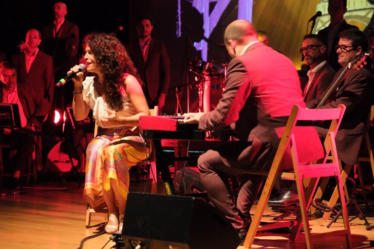 En commemoració del 40 aniversari de l'agermanament entre Sant Joan Despí i Montilla, el Teatre Mercè Rodoreda ha acollit un espectacle amb el grup Capachos i la presència de molts santjoanencs i santjoanenques que van néixer a la ciutat cordovesa i que han celebrat la fraternitat que uneix els dos municipis.