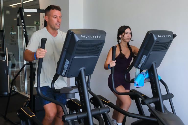 La sala de fitnes del poliesportiu Salvador Gimeno incorpora noves màquines per a un entrenament més còmode i eficaç