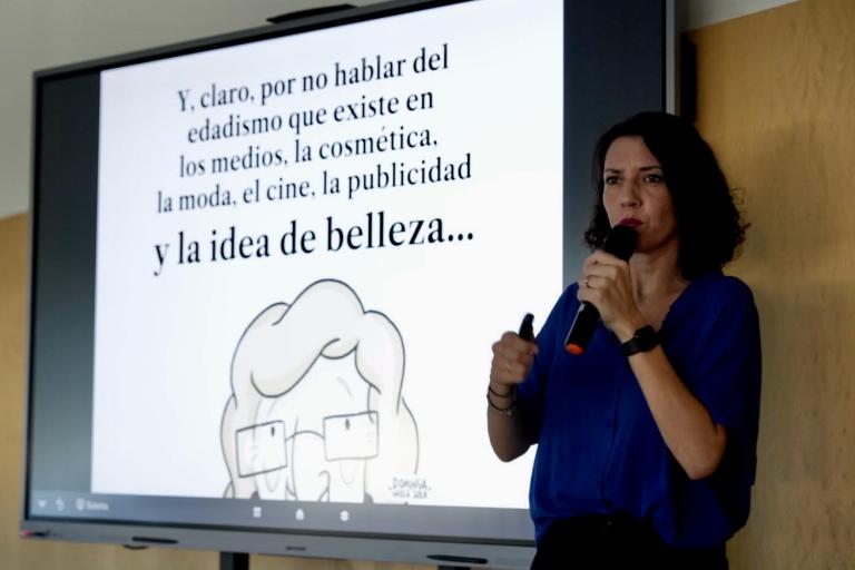 La il·lustradora Elisabeth Justicia ha estat la protagonista de la commemoració del Dia Internacional de la Gent Gran a Sant Joan Despí