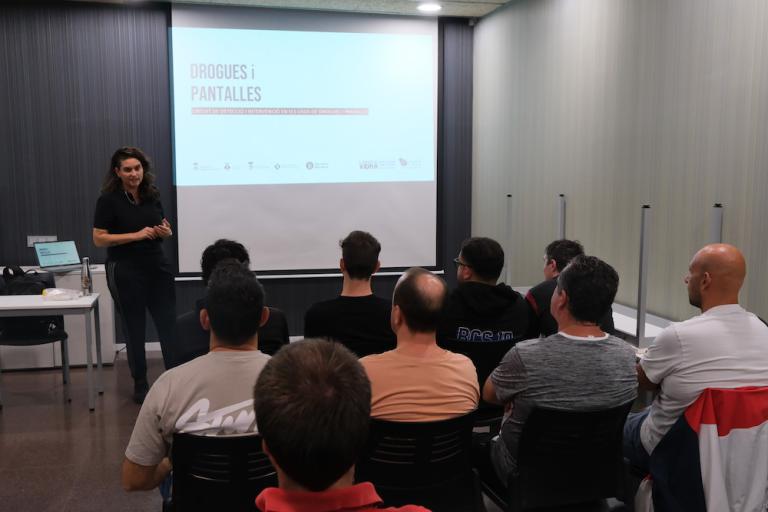 El servei de prevenció en l’ús de drogues i pantalles es presenta a les entitats esportives