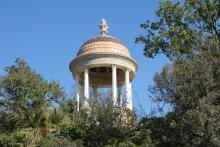 El templet del llac romàntic, un dels elements restaurat al parc de Torreblanca