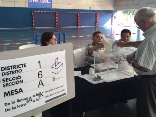 Un votante, en el Salvador Gimeno 