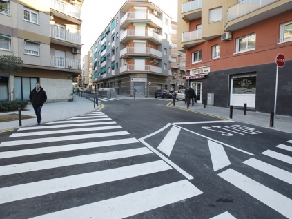 Imatge del carrer d'Àngel Guimerà, tot just acabar les obres
