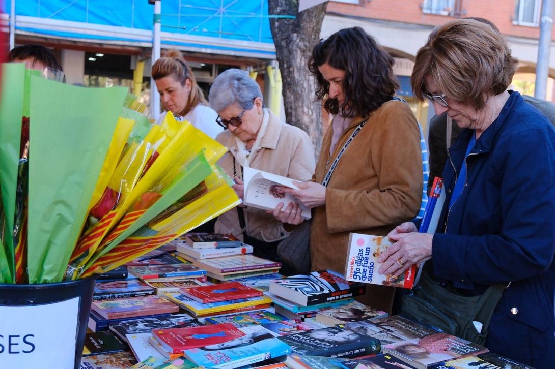 Sant Joan Despí ha celebrat la Diada de Sant Jordi als carrers