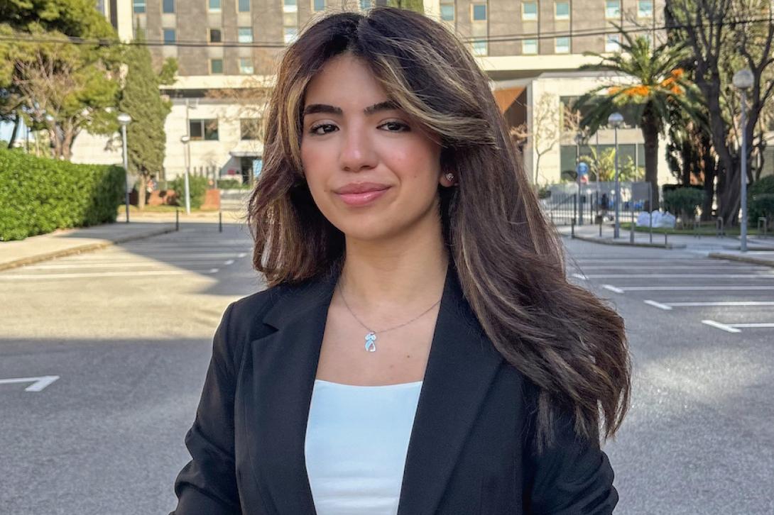 Zina Qazzaz, jove estudiant palestina originària de Gaza, que farà un cafè col·loqui el dia 17 d'abril en el marc del programa Ciutats Defensores dels Drets Humans.