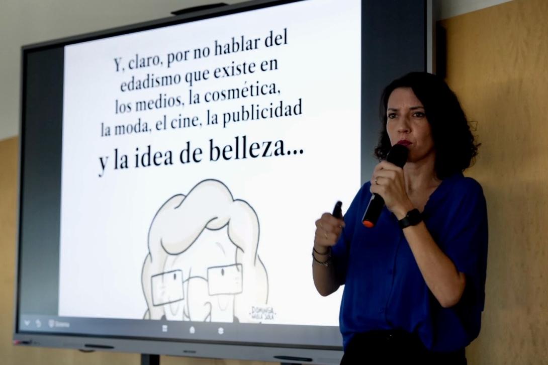 La il·lustradora Elisabeth Justicia ha estat la protagonista de la commemoració del Dia Internacional de la Gent Gran a Sant Joan Despí