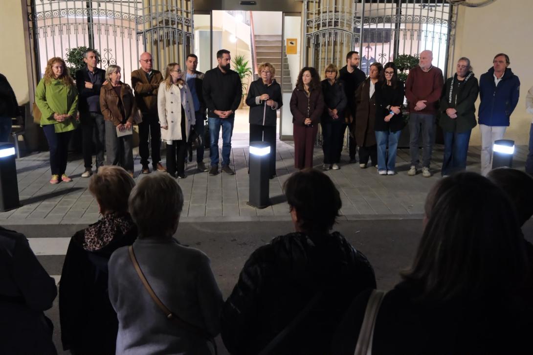 Sant Joan Despí fa un minut de silenci per les víctimes de l'accident de tren a Urda